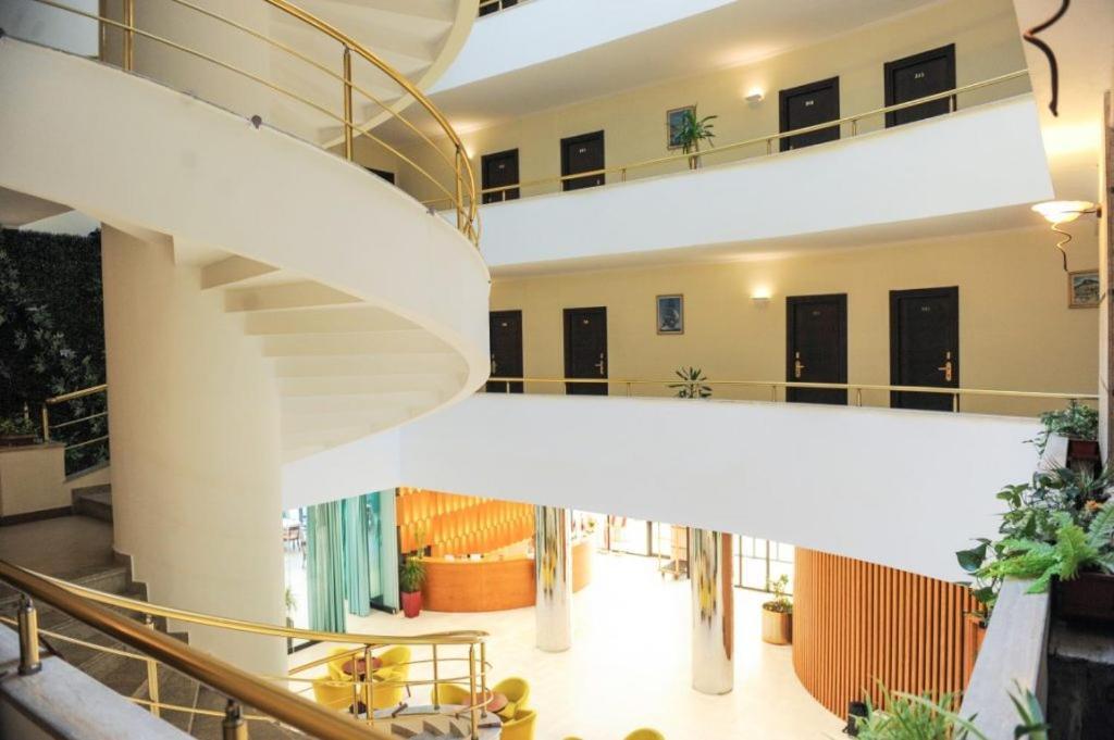 Hotel Leonardo Shkallnur ภายนอก รูปภาพ