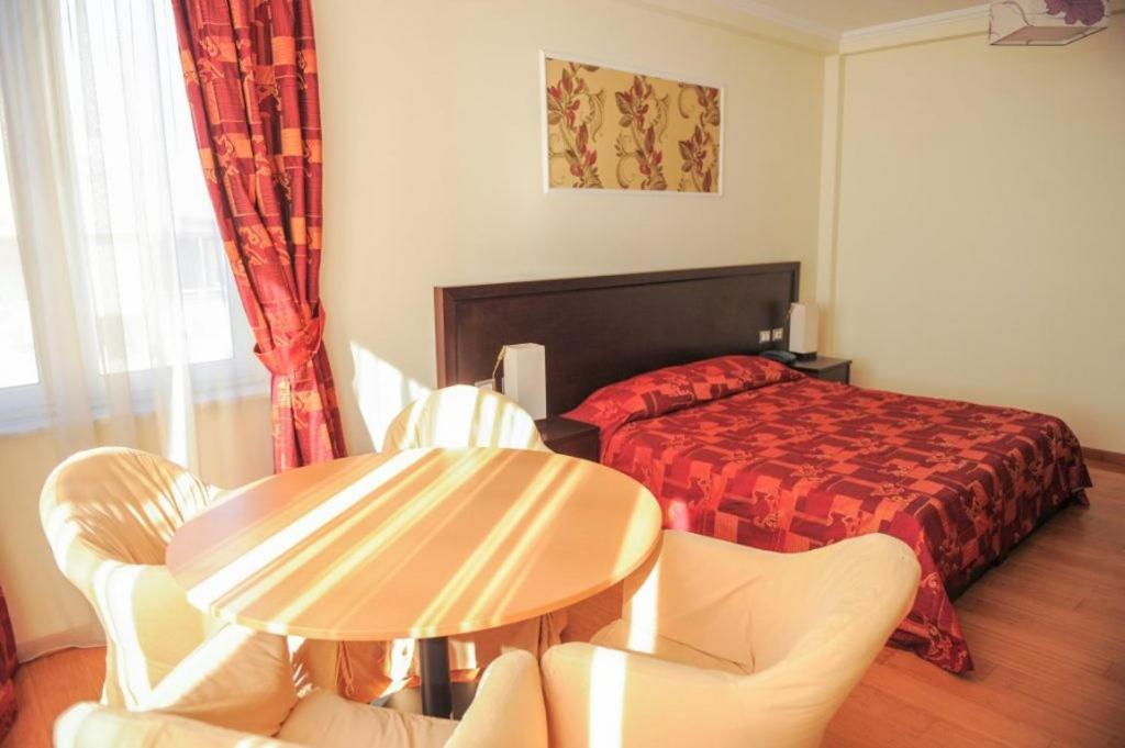Hotel Leonardo Shkallnur ภายนอก รูปภาพ